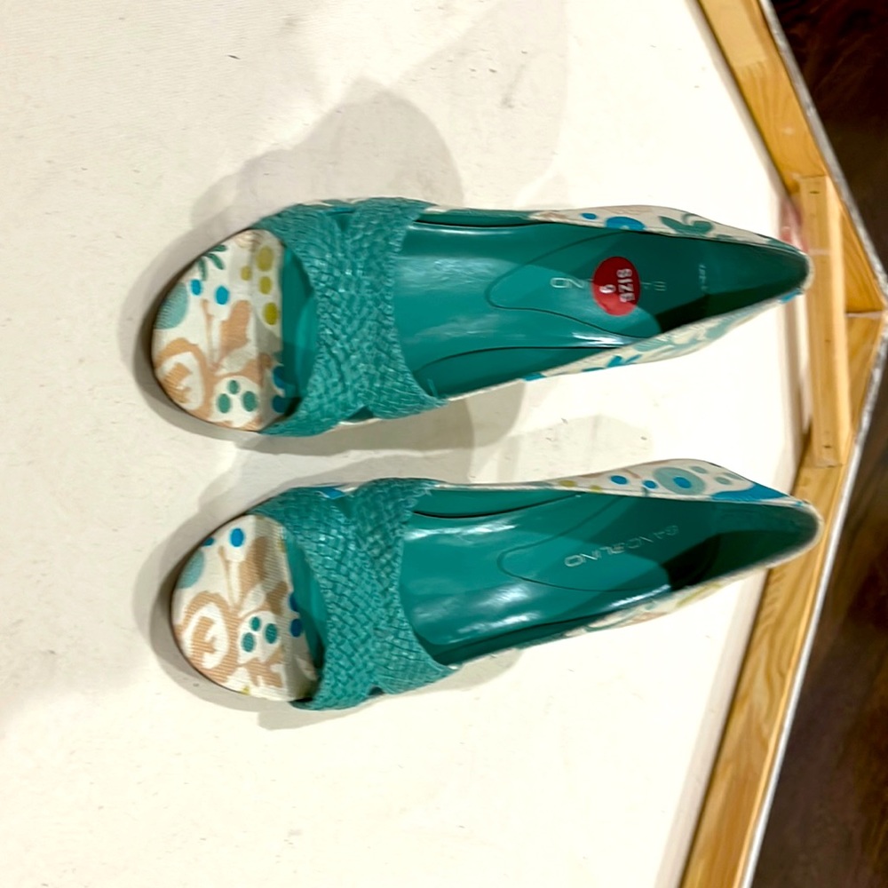 Blue Multi colored Size 9 Bandolino Women’s Sandals